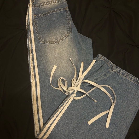 Telepatía Side Stripe Tie Detail Baggy Ribbon Jeans | Light Wash Denim - Picture 5 of 5